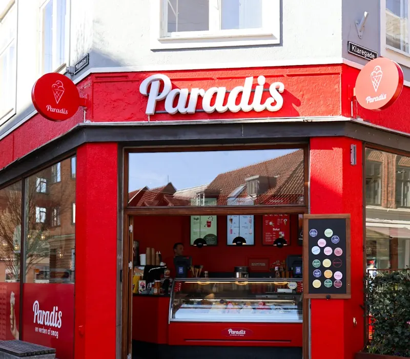 Paradis Is isbutik i Odense, Mageløs med nyt logo på facaden